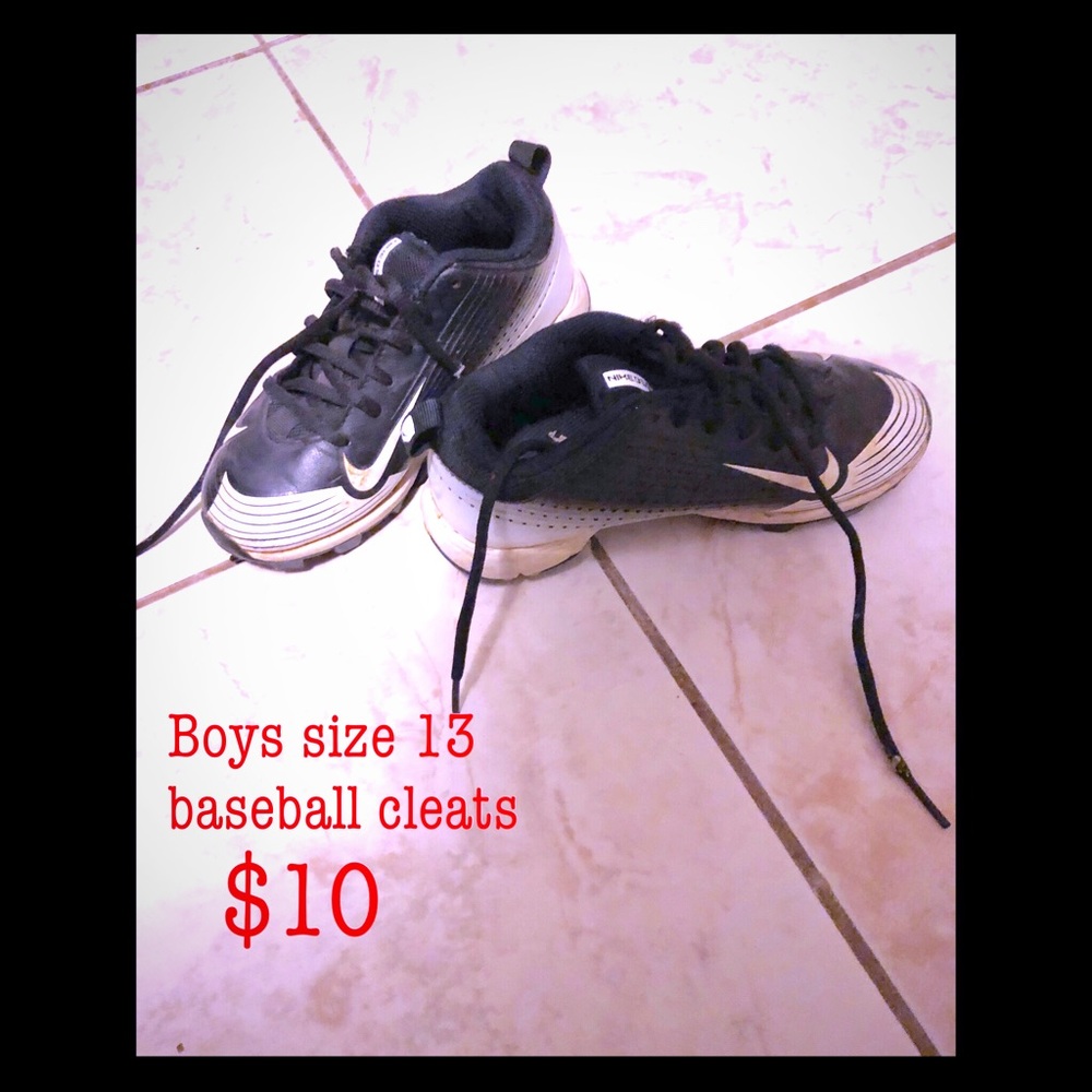 *SOLD on another market*Nike boys baseball cleats.